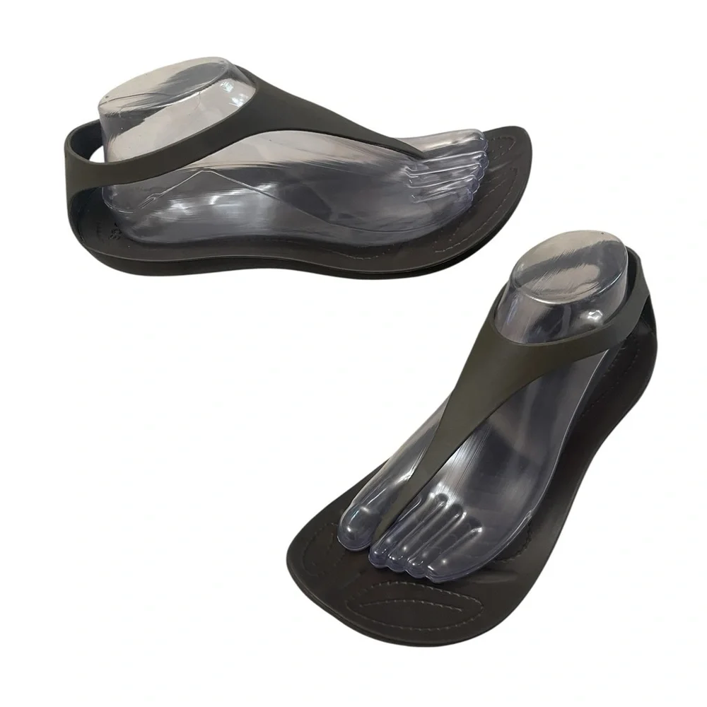 CROCS Serena Sexi Brown Thong Flat Comfort Sandals Women’s size 9